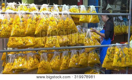 Bangkok, Thailand- June, 22, 2017 Wide Shot Of A Thai Woman Sorting Garlands In Bangkok