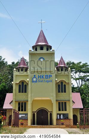 Hkbp Simanindo Church For Indonesian People Foreign Travelers Travel Visit Respect Praying In Ambari