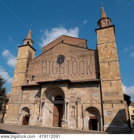 Cathedral Of San Donnino In Fidenza, Parma In Typical Romanesque Style - Italy.