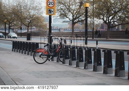 Westminster, London | Uk -  2021.05.02: Lonely Broken Rental Santander Boris Bike At Parked Millbank