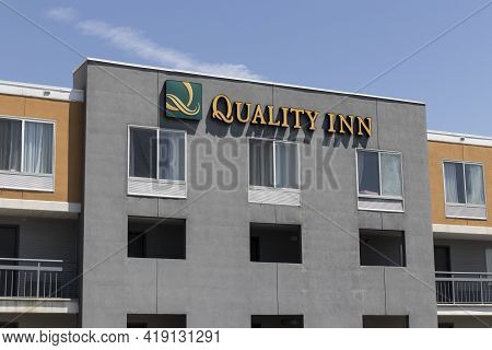 Indianapolis - Circa May 2021: Quality Inn Property. Quality Inn Is Part Of The Choice Hotels Intern