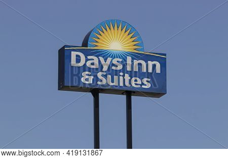 Indianapolis - Circa May 2021: Days Inn Hotel Property. Days Inn Is Part Of The Wyndham Hotels & Res
