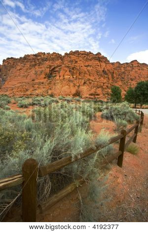 Trekking percorso In Snow Canyon con Rails In Utah l'immagine