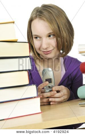 Adolescente estudando