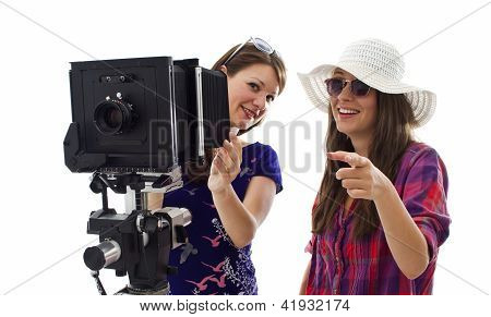 Duas meninas fazendo fotos
