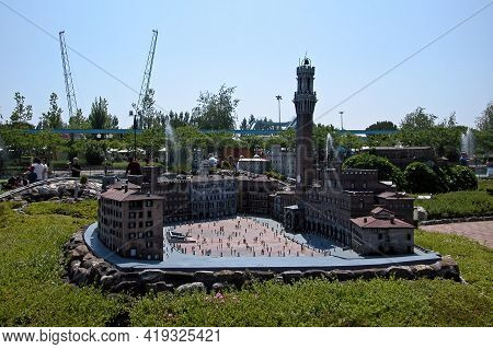 Viserba - Rimini, Italy - May 25, 2013: Theme Park Italia In Miniatura. Piazza Del Palio, Siena, Tus