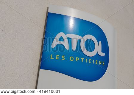 Bordeaux , Aquitaine France - 05 02 2021 : Atol Les Opticiens Sign Text And Logo Brand Front Of Opti