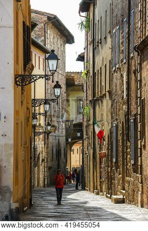 Colle Di Val Delsa, Italy - Circa September 2018. Beautiful Architecture Of Colle Di Val Delsa, Smal