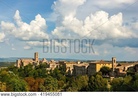 Colle Di Val Delsa, Italy - Circa September 2018. Beautiful Architecture Of Colle Di Val Delsa, Smal