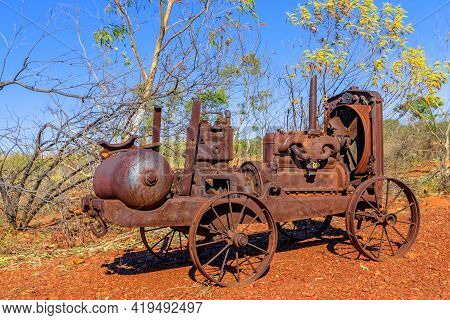 Tennant Creek, Australia - Aug 2019: Rusty Machines For Gold Digging Of Battery Hill Mining Center, 