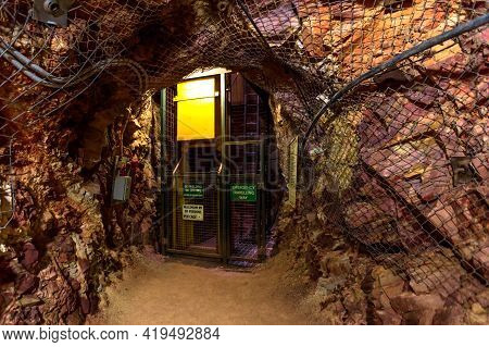 Tennant Creek, Australia - Aug 2019: Underground Mine Elevator Of Battery Hill Gold Mine. Old Museum