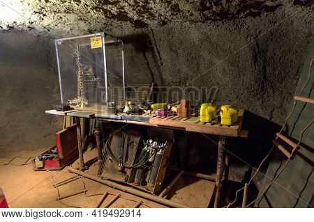 Tennant Creek, Australia - Aug 2019: Miners Tools Of Battery Hill Gold Mine. Old Museum Of Tennant C