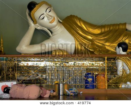 Buda reclinado