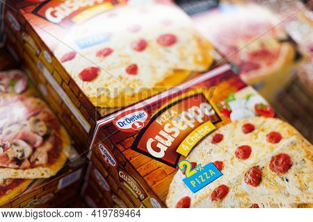 Pizza Guseppe Dr Oetker In A Supermarket Commercial Refrigerator