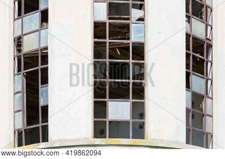 Tresigallo,italy-may 2, 2021:detail Of One Of The Historic Buildings Of Tresigallo During A Sunny Da