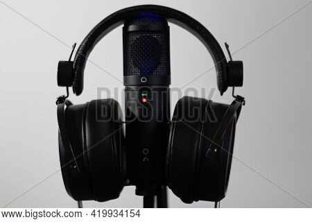 Generic Cardioid Microphone With Pop Filter And Shock Mount And Live Red Led In A Clean Setting. Wea