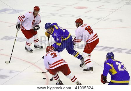 Hóquei no gelo jogo Ucrânia Vs Polónia
