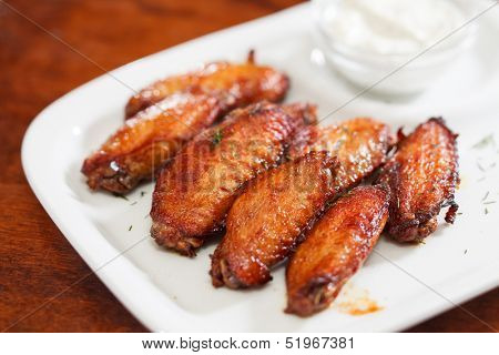 Chicken wings with sauce