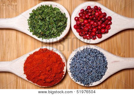 Spicy Hot Milled Pepper, Parsely, Red Peppercorn And Poppy Seeds