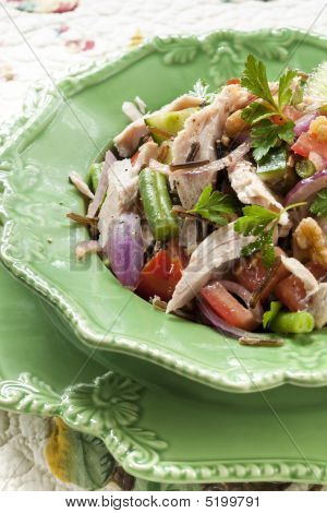 Ton balığı salatası