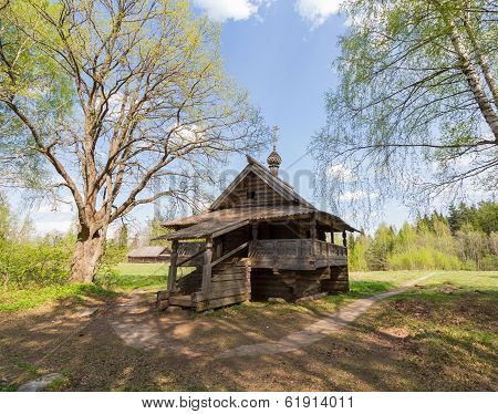 Vasilevo, near Torzhok. Museum of wooden architecture. Mikhail Arkhangel's chapel from Maksimovo's v