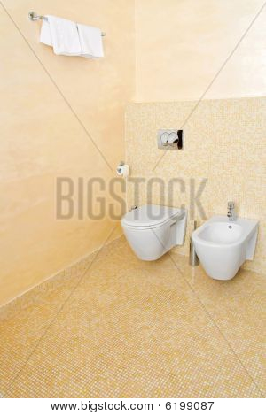 Beige WC