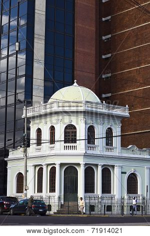 Building on Patria Avenue in Quito, Ecuador