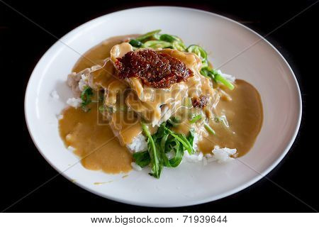 Thai Dish : Pra Ram Long Song, Blaned Pork With Peanut Sauce And Chinese Spinash