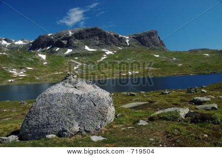 Boulder og søen