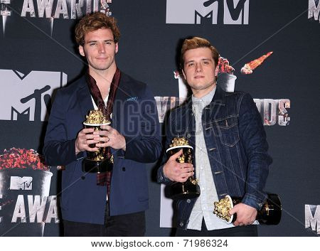 LOS ANGELES - APR 13:  Josh Hutcherson & Sam Claflin in the 2014 MTV Movie Awards - Press Room  on April 13, 2014 in Los Angeles, CA.                