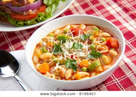 Minestrone polévka