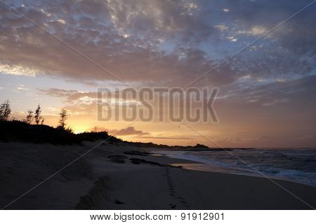 Waves Break And Crash Towards The Hanakailio Beach With Dramatic Blue-pink Cloudy Skyline At Dusk