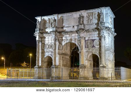 Constantinus arch in Rome (near Coliseum) in the night