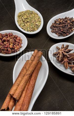 Five Spice Spoon Circle Cinnamon