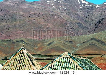 Roof line of Kasbah Telouet mimics nature, Morocco
