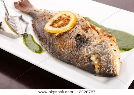 pescado con limón