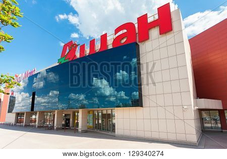 SAMARA RUSSIA - MAY 7 2016: Facade of the Samara hypermarket Moskovsky with the emblem of Auchan Store. The one of largest shopping center in Samara