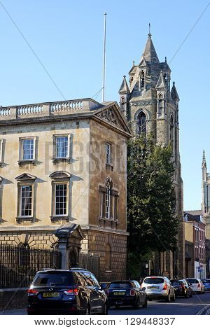 CAMBRIDGE, UK - SEPTEMBER 30: Cars sit in traffic near Peterhouse and Emmanuel United Reformed Church on Trumpington Street, Cambridge, England on September 30, 2015.