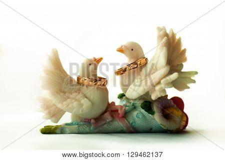 Stand in the form of doves with wedding rings