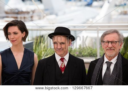 Rebecca Hall, Mark Rylance, Steven Spielberg at the photocall for 'The BFG (Le Bon Gros Geant - Le BGG)' , at the 69th Festival de Cannes.May 14, 2016  Cannes, France