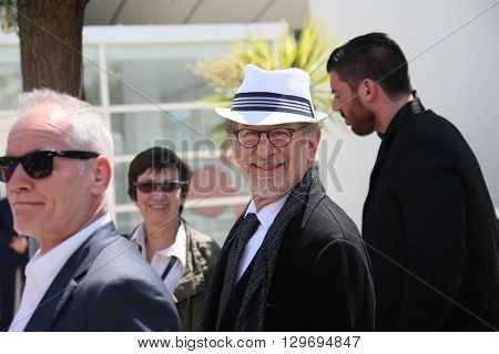 Steven Spielberg attends 'The BFG (Le Bon Gros Geant - Le BGG)' photocall during the 69th annual Cannes Film Festival at the Palais des Festivals on May 14, 2016 in Cannes, France.