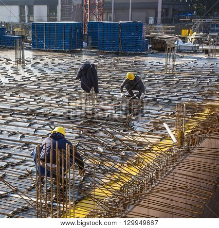 Worker Are Preparing The Platform