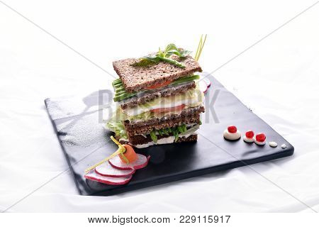 Asparagus Sandwich With Vegetables