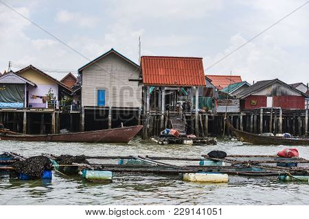 Canoeing At Koh Hong Islandphang-nga, Thailand Thailand 21 May 2017 : Koh Panyee Settlement Built On