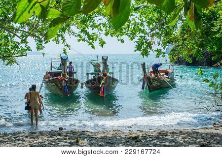 Krabi Thailand 3 Feb 2018: Long Tail Boats Anchored Waiting For Trourist At The Hong Island In Krabi