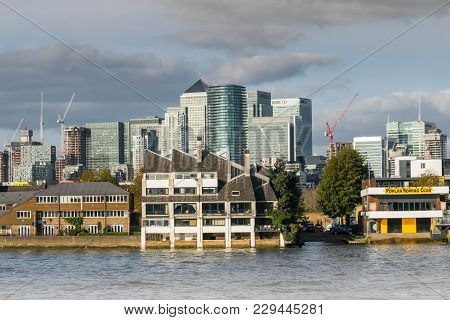 London, Uk - October 17th, 2017: Canary Wharf Business District In London