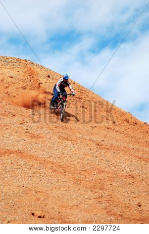 Discesa sulla collina di prestito rosso