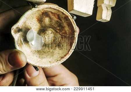 The Crucible Is A High-refractory Capacity For Heating, Drying, Incineration, Melting Looks Like Thi