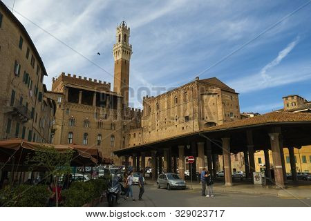 Siena / Italy-september 21 2019: Plaza On The Back Of Palazzo Publico In Siena, Italy