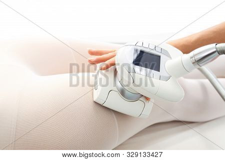 Endermology, Vacuum Massage Using The Head. Thigh Treatment.